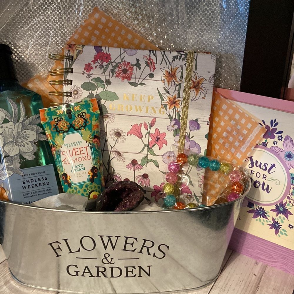 Mothers Day Gift Basket Bath Body Works Endless Weekend Bracelet More 45$
